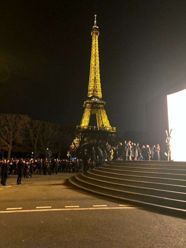 fashion week tour eiffel