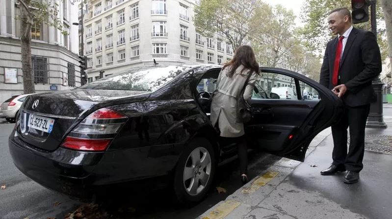 chauffeur privé paris et sa cliente